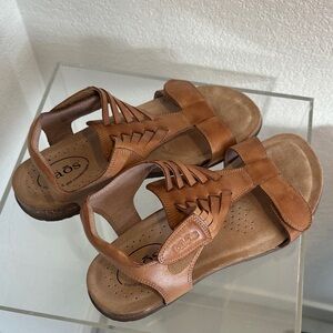Taos Footwear Tan Leather Sandals